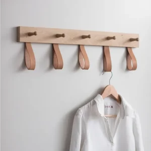 Akce Dřevěný věšák s koženými poutky Peg Rail 75 cm