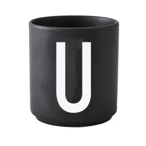 Hrnek s písmenem U, black Rychlé Dodání