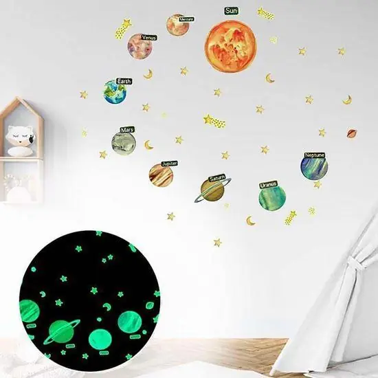 Akce Samolepky na zeď - svítící planety