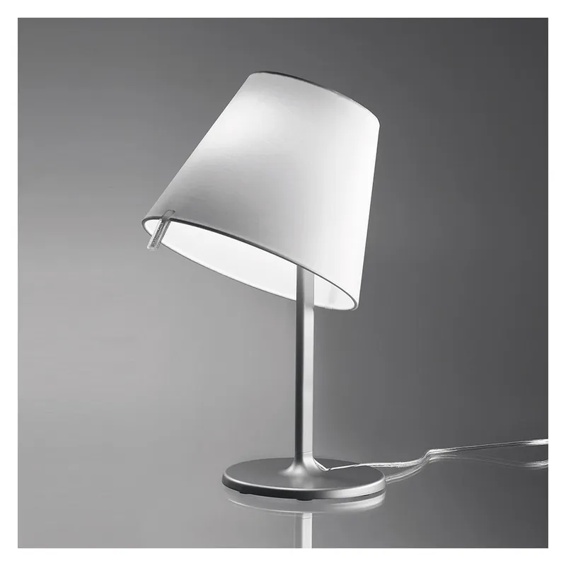 Objednat Nyní Artemide Melampo note, designová stolní lampička ve stříbrné úpravě s textilním širmem, 1x42W E14, 40cm