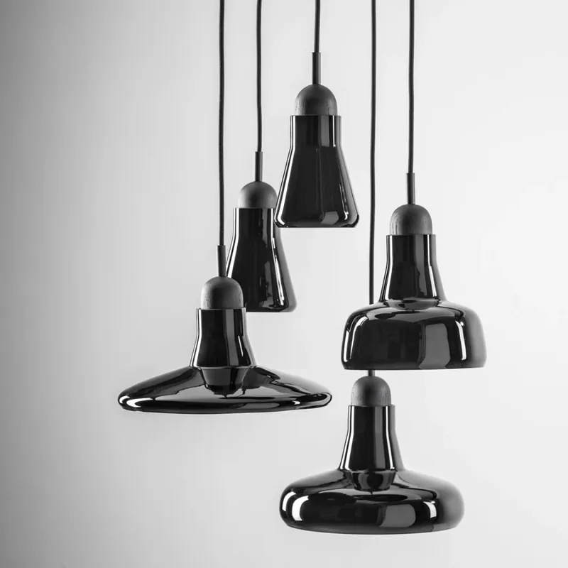 Brokis Shadows set free, závěsné svítidlo z foukaného skla, lesklé černé sklo - černý dub - černý kabel, 5x5W LED GU10 dim Super Cena