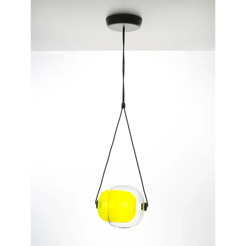 Novinka Brokis Capsula, závěsné svítidlo s čirým vnějším a žlutým sklem uvnitř, 15W LED 2700K, šířka 29,5cm